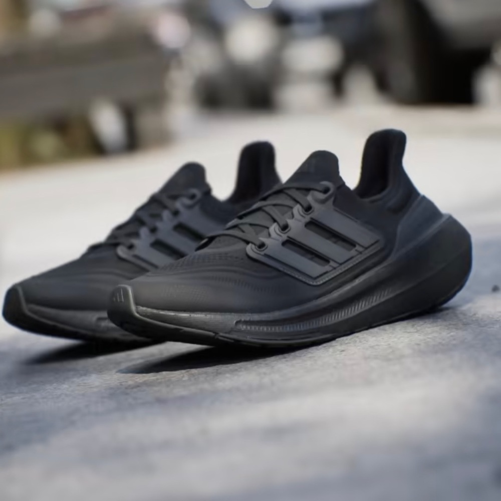 Adidas Womens Ultraboost Light Running Shoes in Black - Size 9